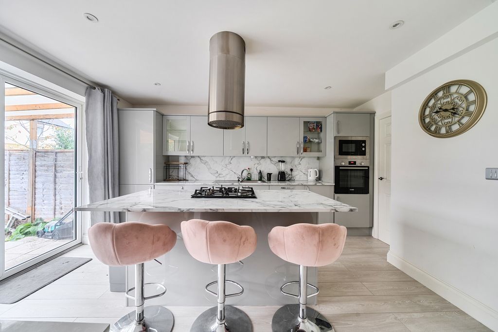 Property photo 2 of 20 1377168-9-6911Bd9...