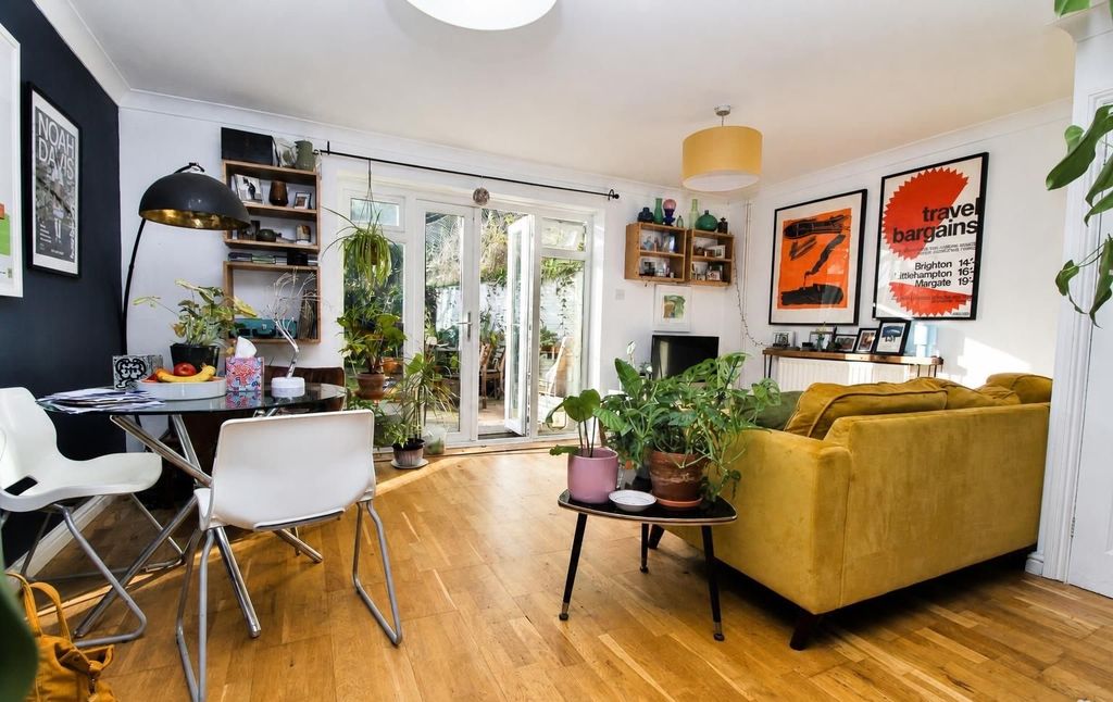 Property photo 3 of 10 107