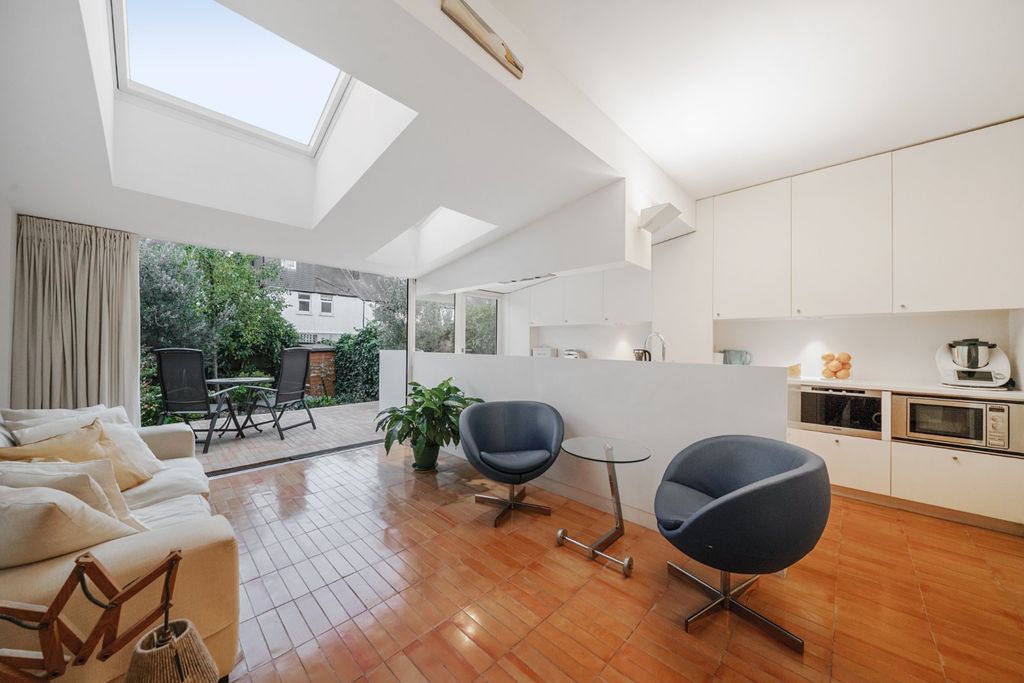 Property photo 3 of 17 Picture No. 16