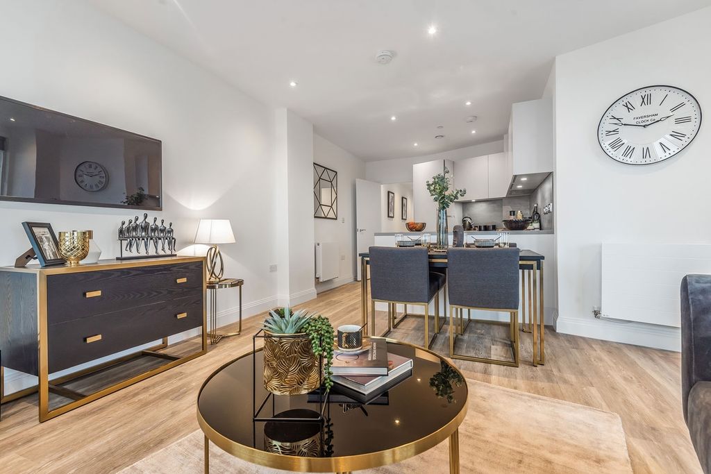 Property photo 1 of 8 Reception Area