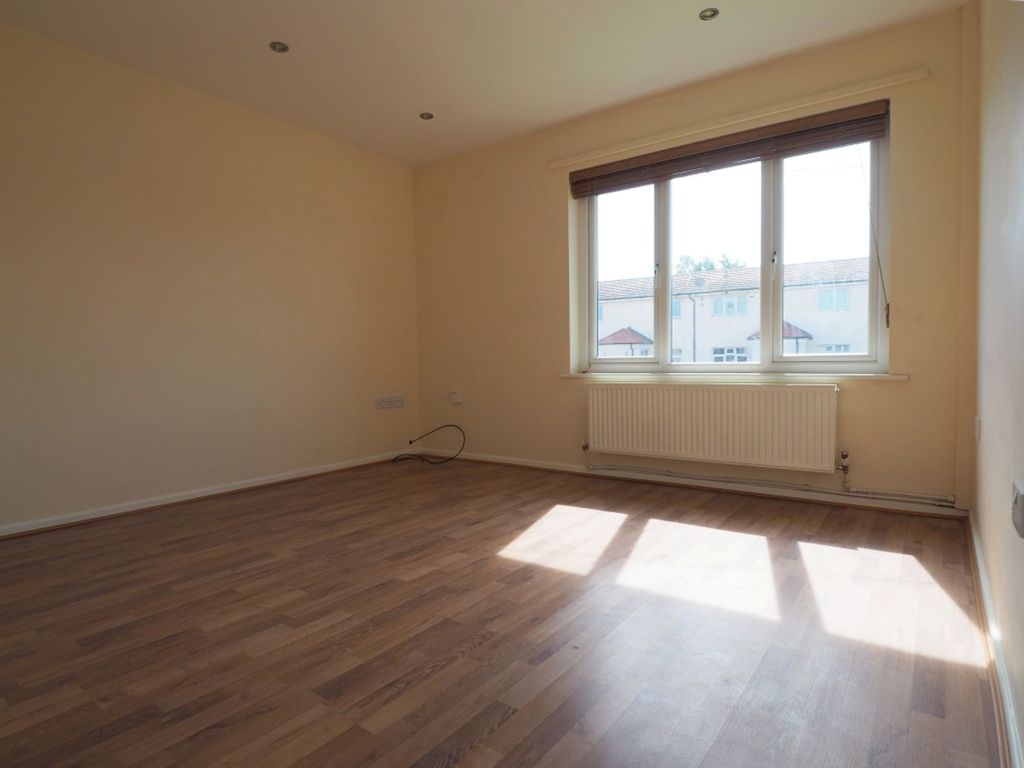 Property photo 1 of 5 Living Room