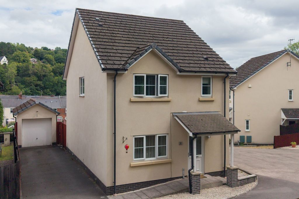 Property photo 2 of 27