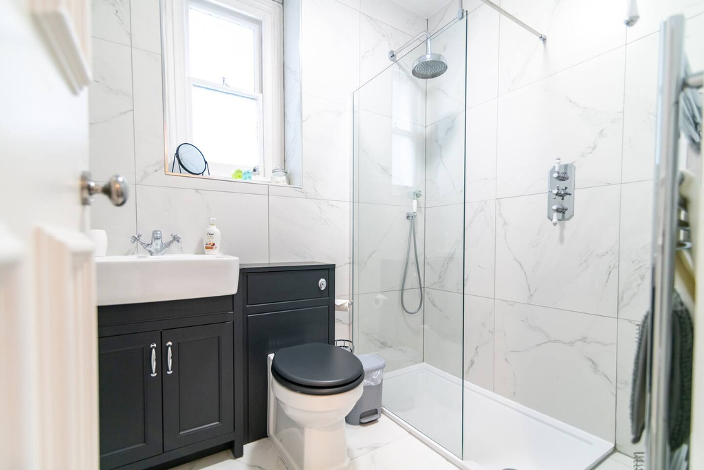 Property photo 2 of 8 Bathroom