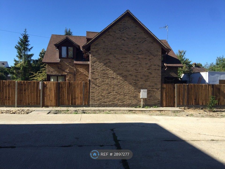 Property photo 2 of 17 Detached House