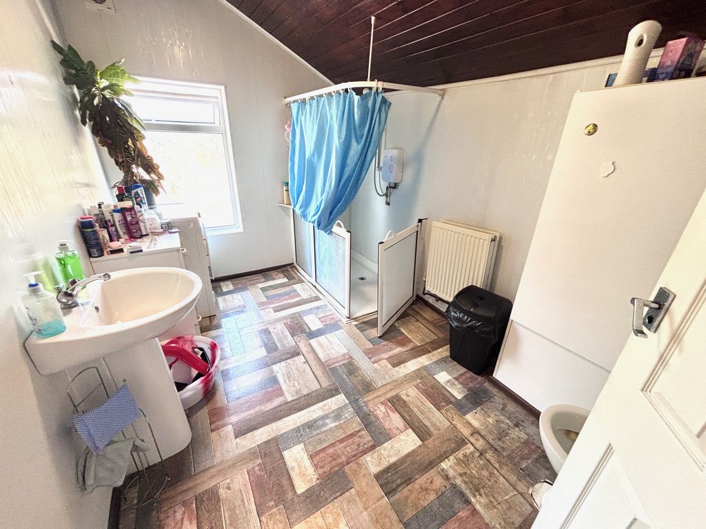 Property photo 3 of 5 Bathroom