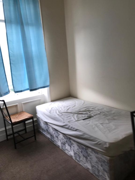 Property photo 2 of 10 2nd Small Bedroom