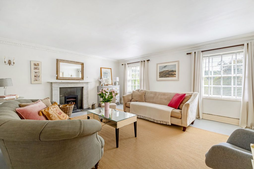 Property photo 3 of 17 Sitting Room