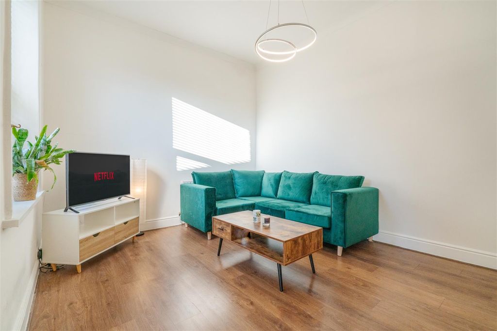 Property photo 2 of 12 _Ajh2732-Hdr.Jpg