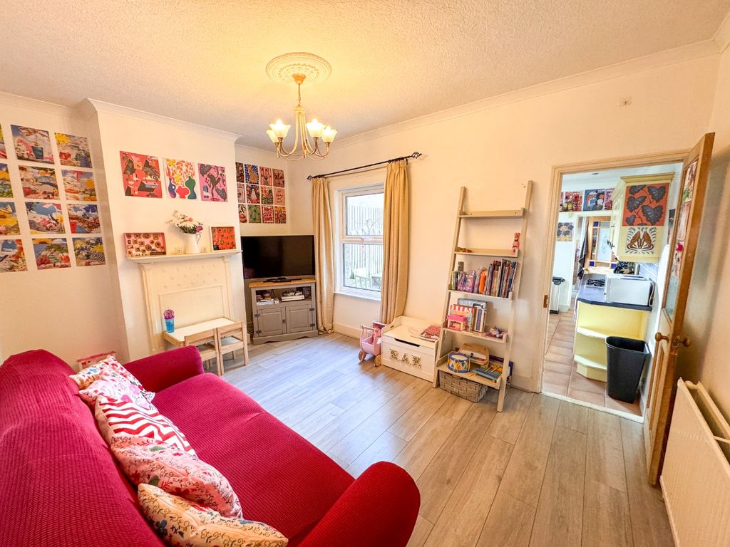 Property photo 2 of 19 4894725