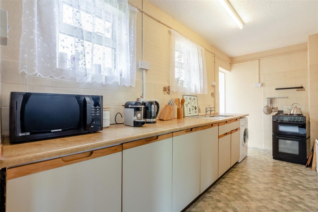 Property photo 2 of 18 Kitchen