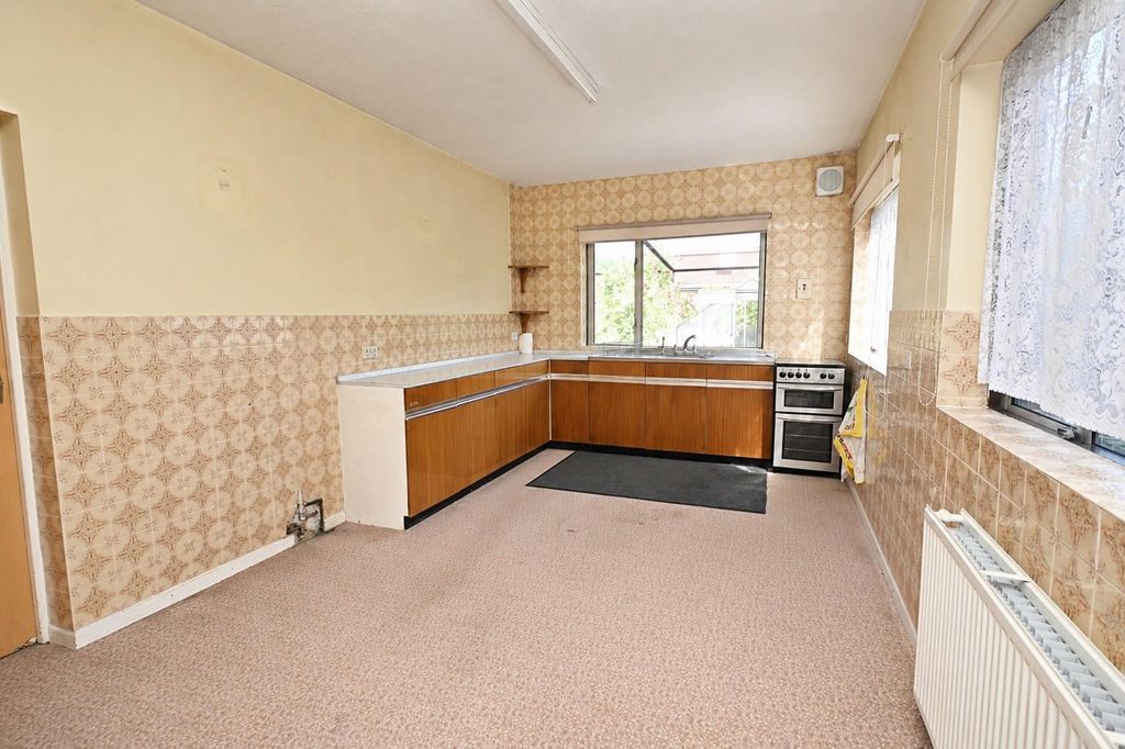 Property photo 3 of 36 Kitchen / Breakfast Room