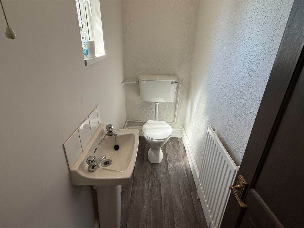 Additional image 15 of 4 bed property to rentWalter Road, Ammanford SA18