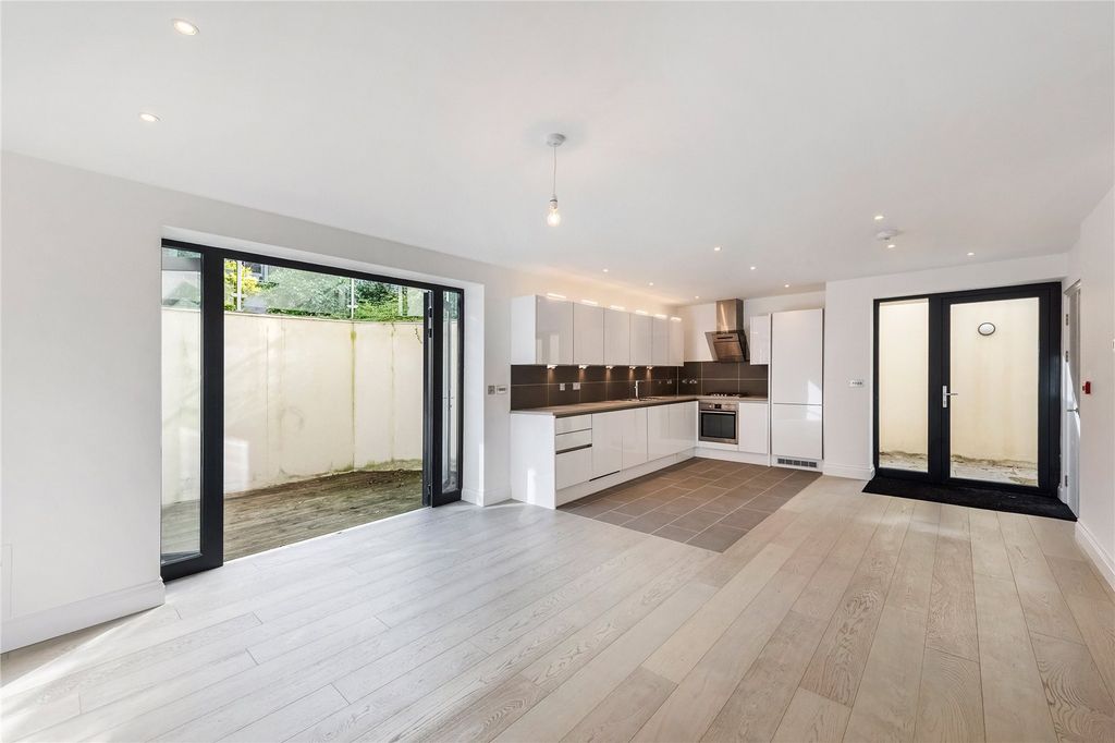 Property photo 1 of 10 Kitchen / Reception