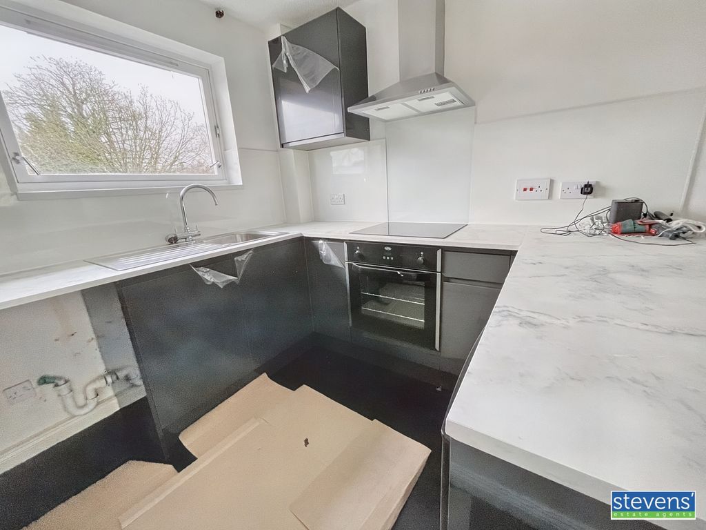 Property photo 3 of 8 Image00003