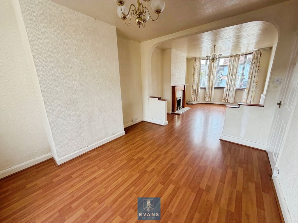 Property photo 3 of 10 Lounge