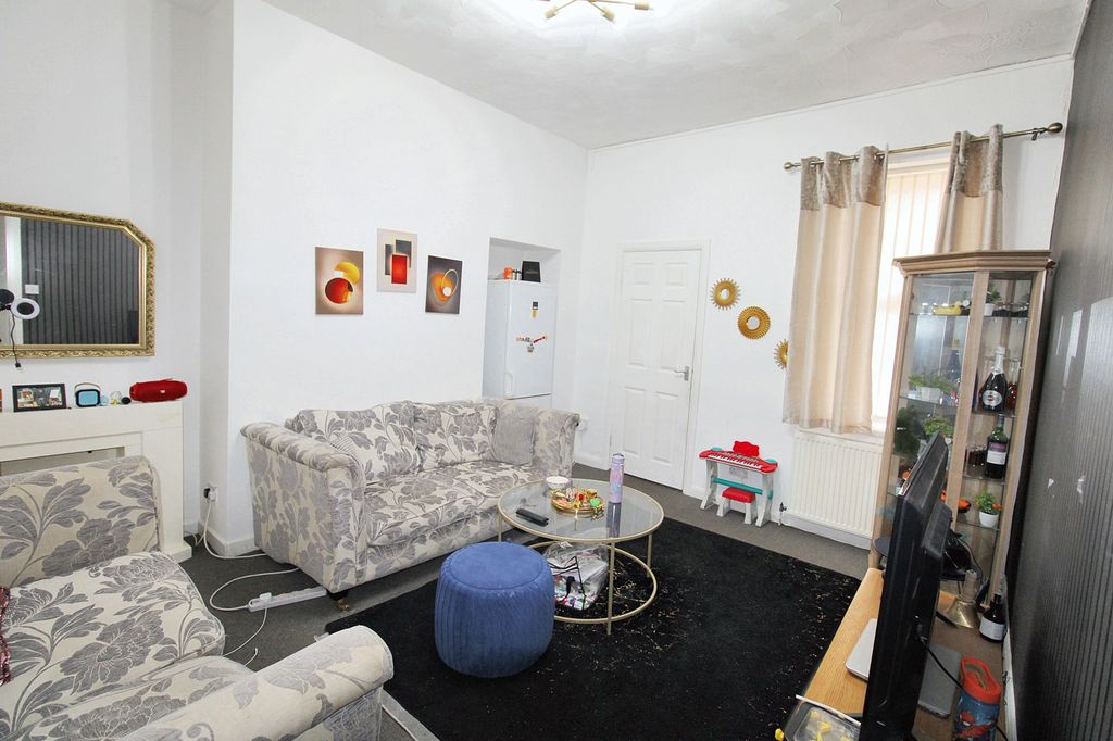 Property photo 2 of 6