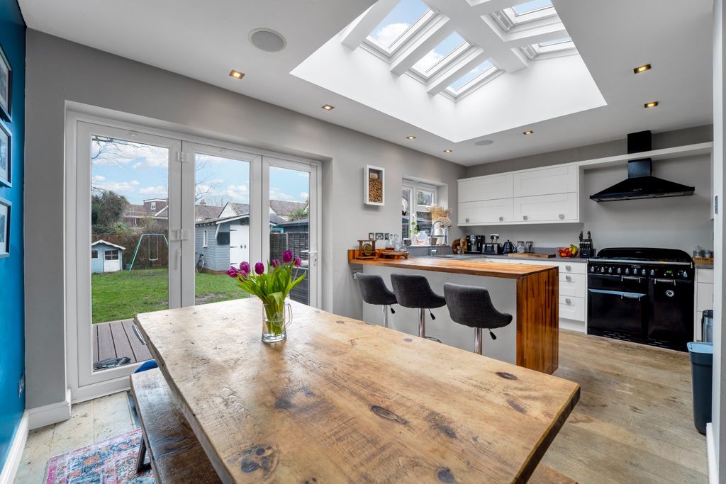 Property photo 1 of 15 4895601
