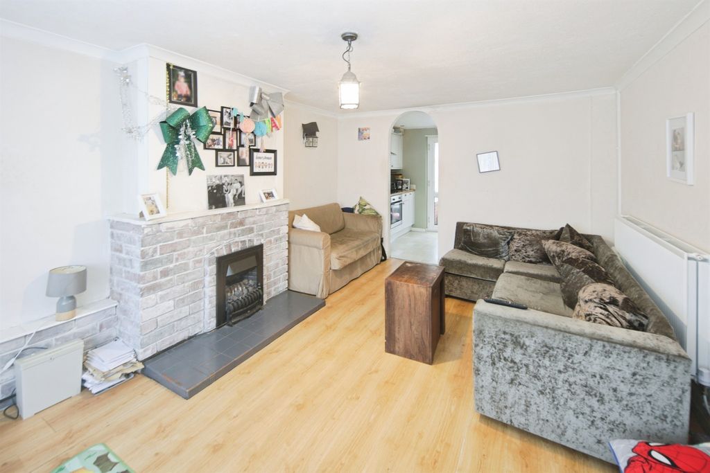 Property photo 2 of 12