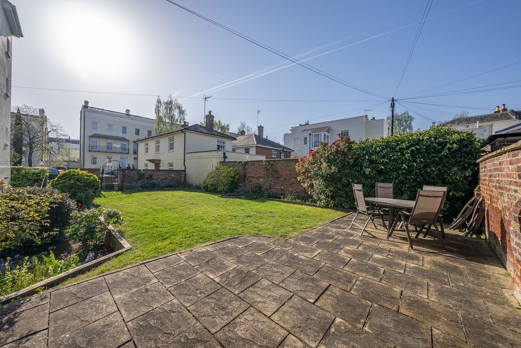 Property photo 2 of 34
