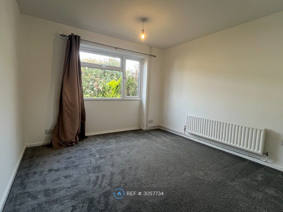 Property photo 2 of 15 Front Room
