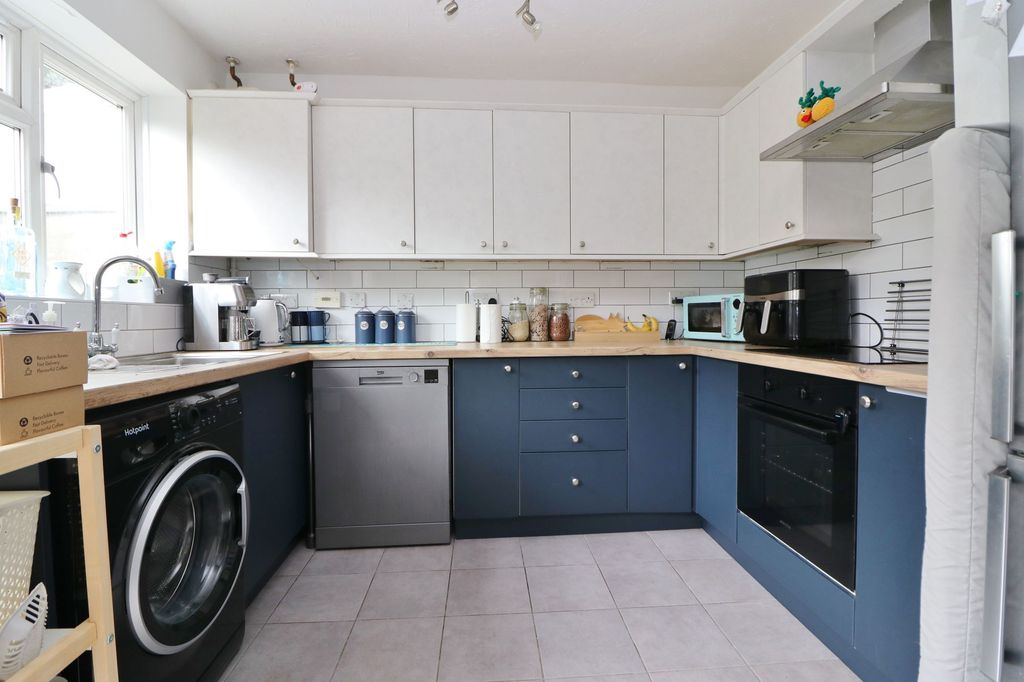 Property photo 3 of 9
