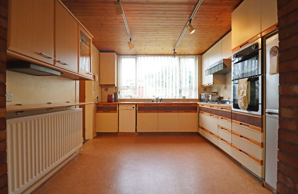 Property photo 3 of 15 Kitchen