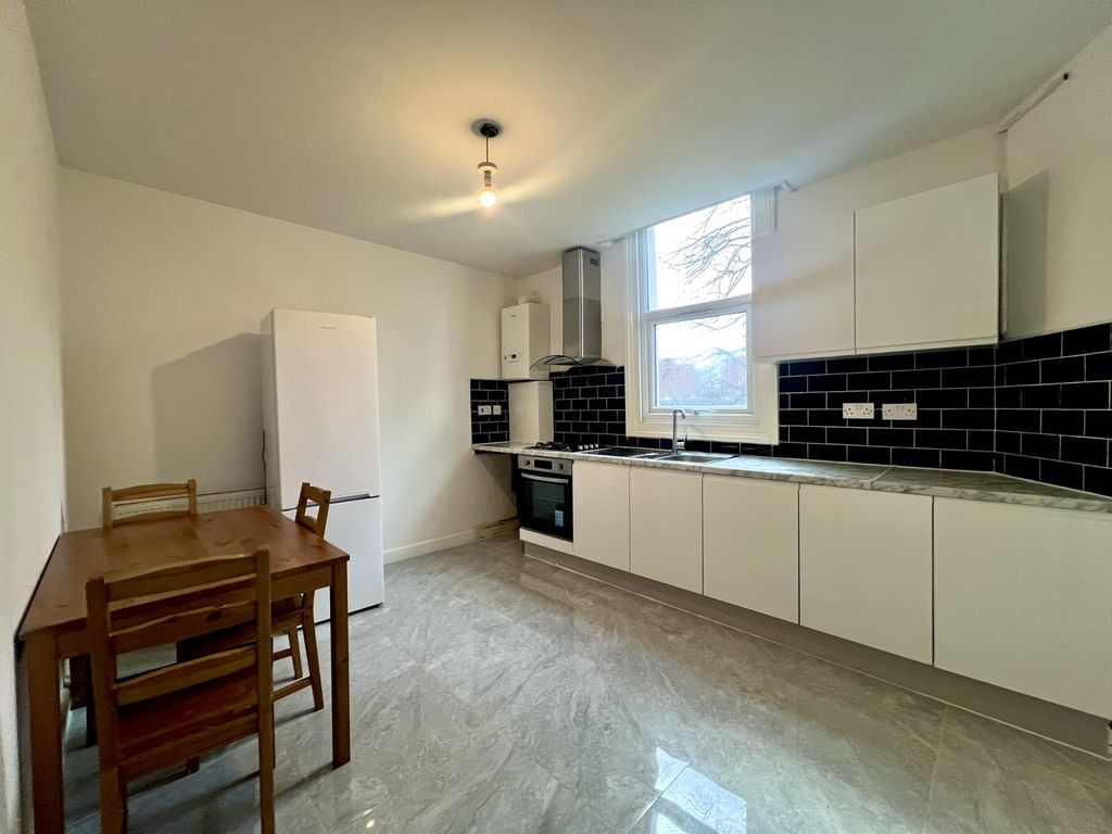 Property photo 1 of 8 2 Bed Flat Available To Let Immediately In Vauxhall