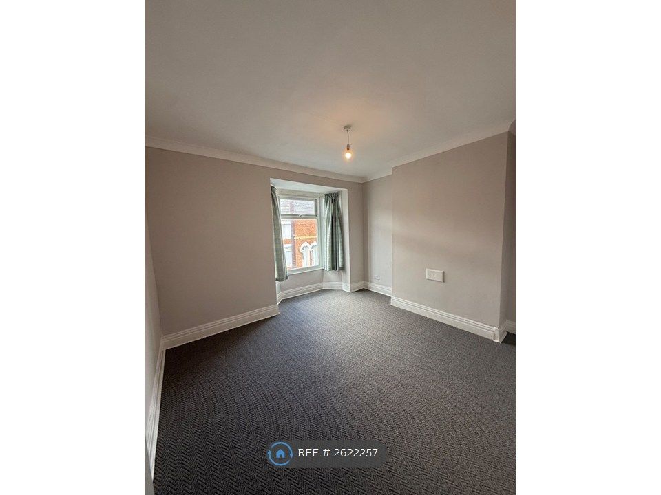 Property photo 2 of 8 Bedroom 1