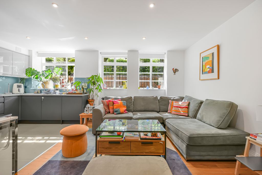 Property photo 1 of 8