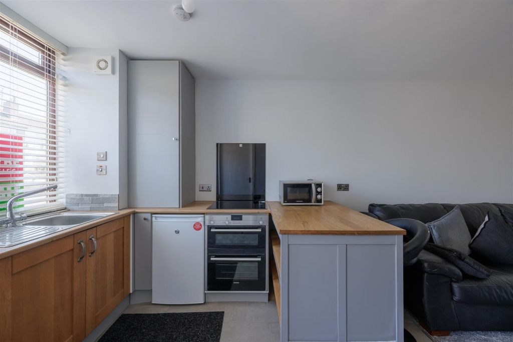 Property photo 3 of 17 Gallery