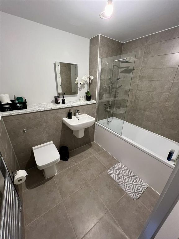 Property photo 3 of 7 Bathroom
