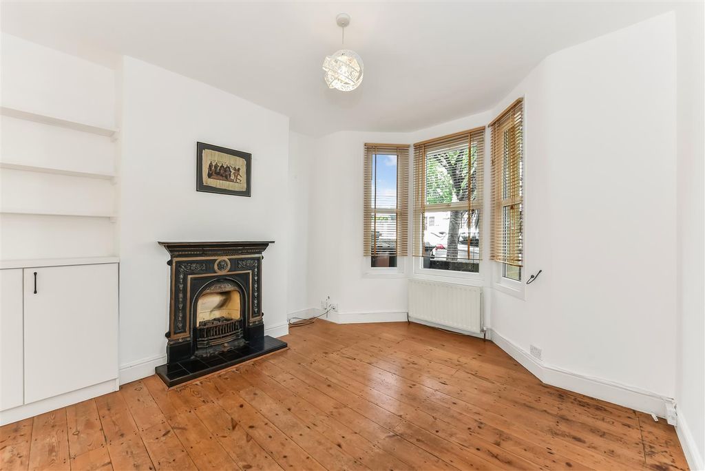 Property photo 3 of 19
