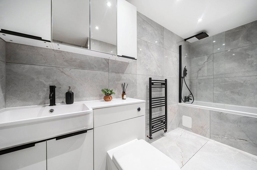 Property photo 3 of 11 Picture No. 02