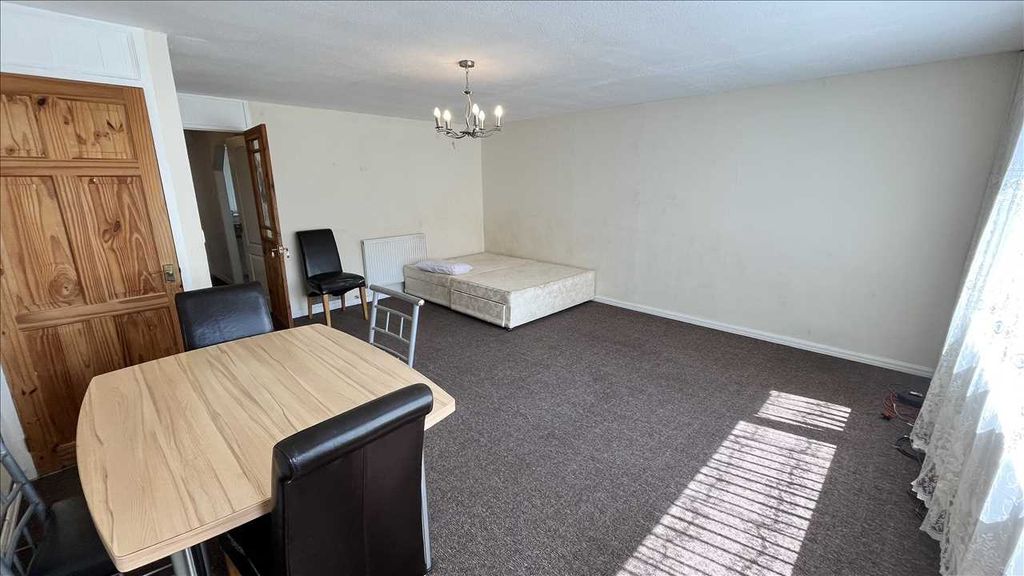 Property photo 2 of 12 Lounge