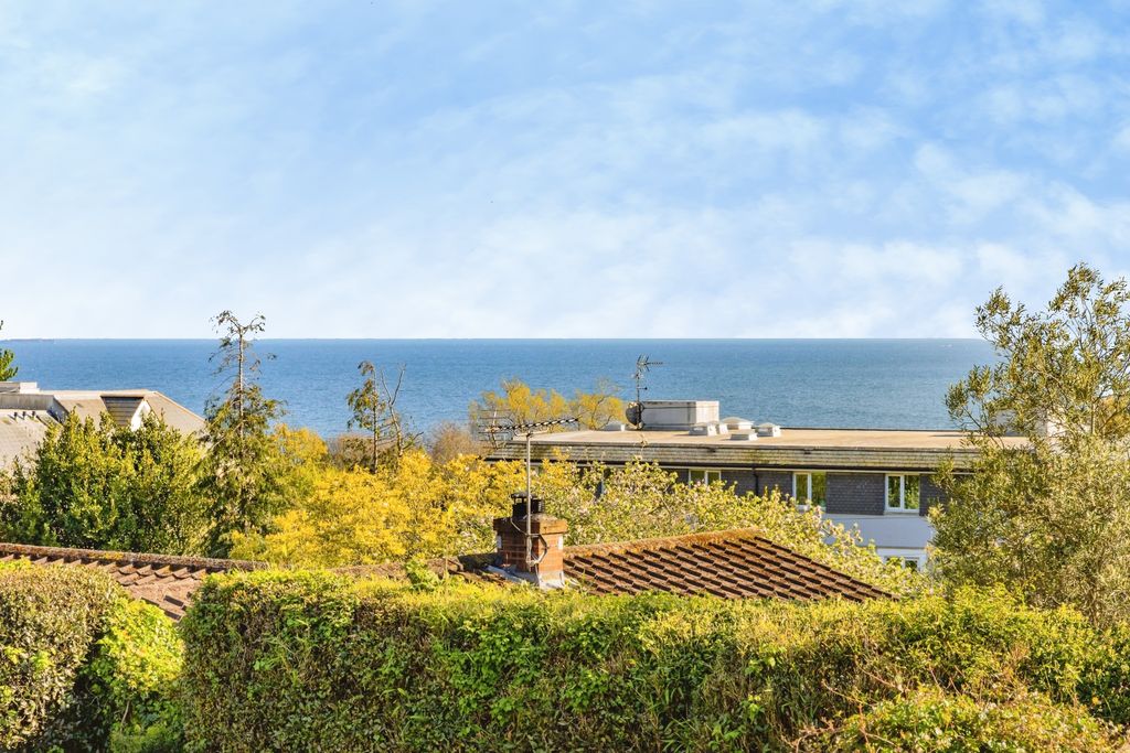 Property photo 3 of 20 Sea View