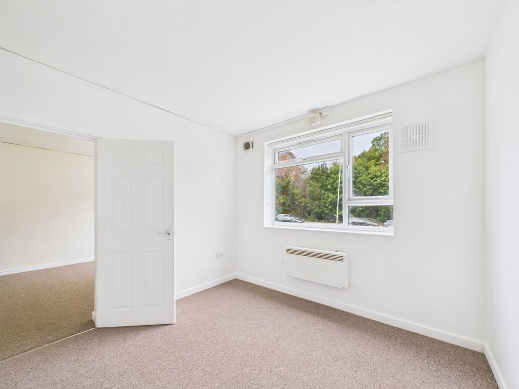 Property photo 3 of 6 Cam03750G0-Pr0072-Still002