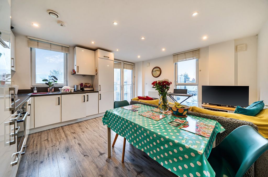 Property photo 2 of 8