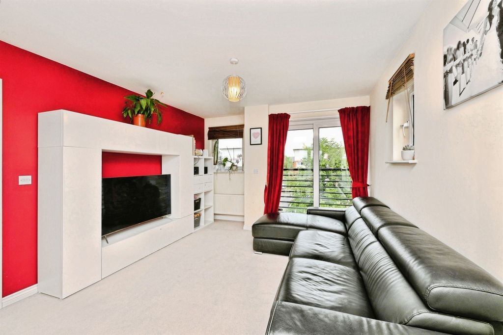Property photo 2 of 18