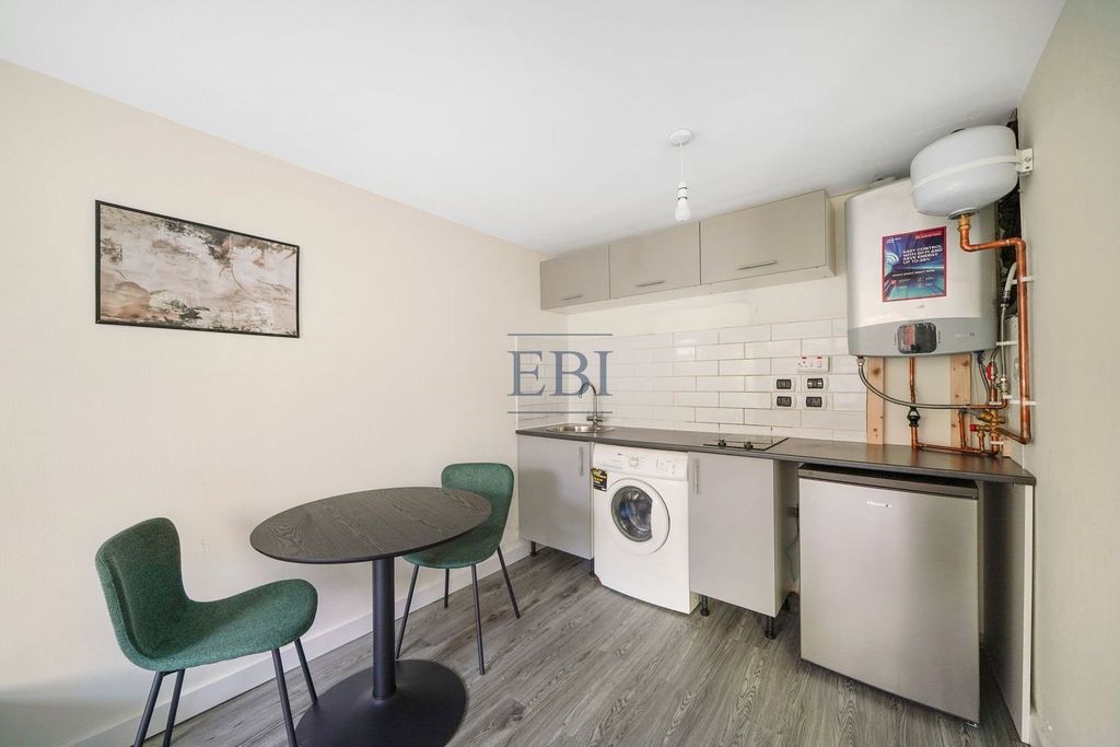 Property photo 1 of 3 Picture No. 06