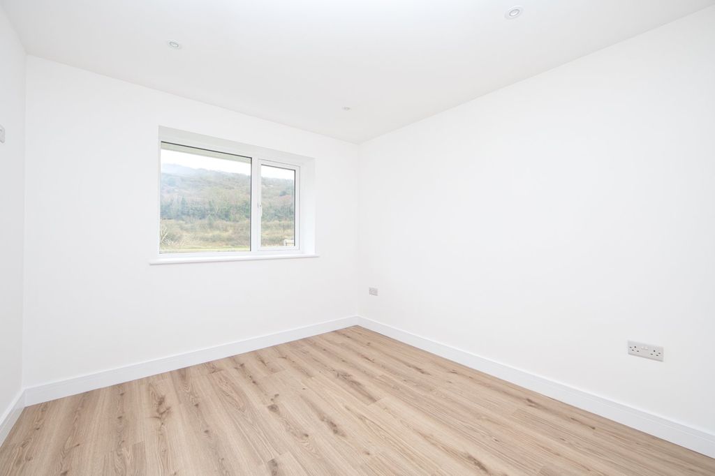 Property photo 3 of 15 Picture 3