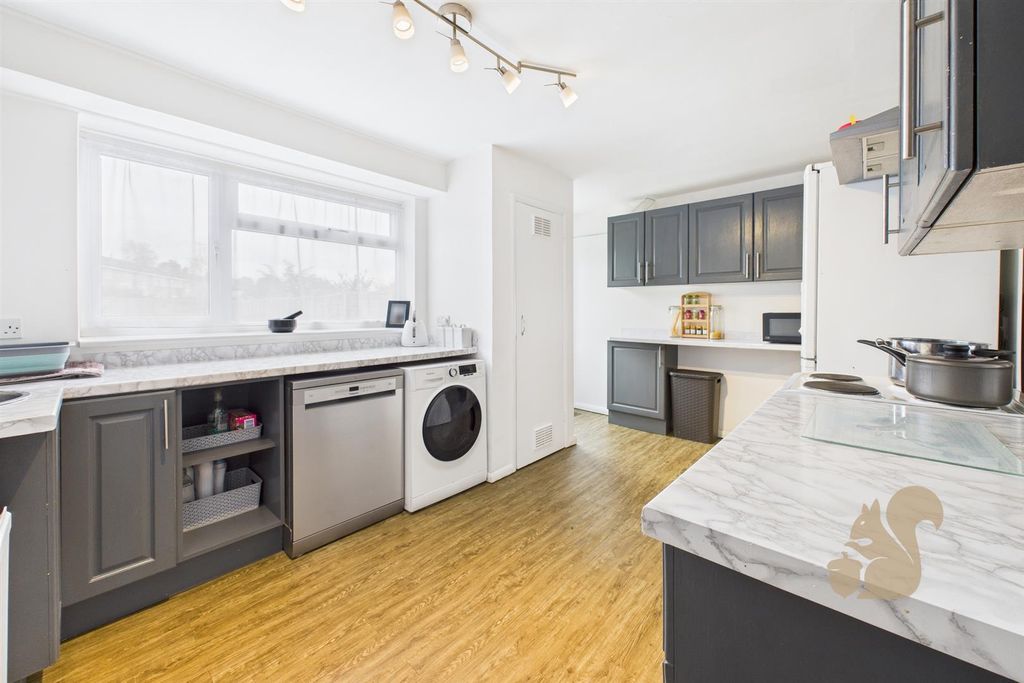 Property photo 3 of 16 Kitchen