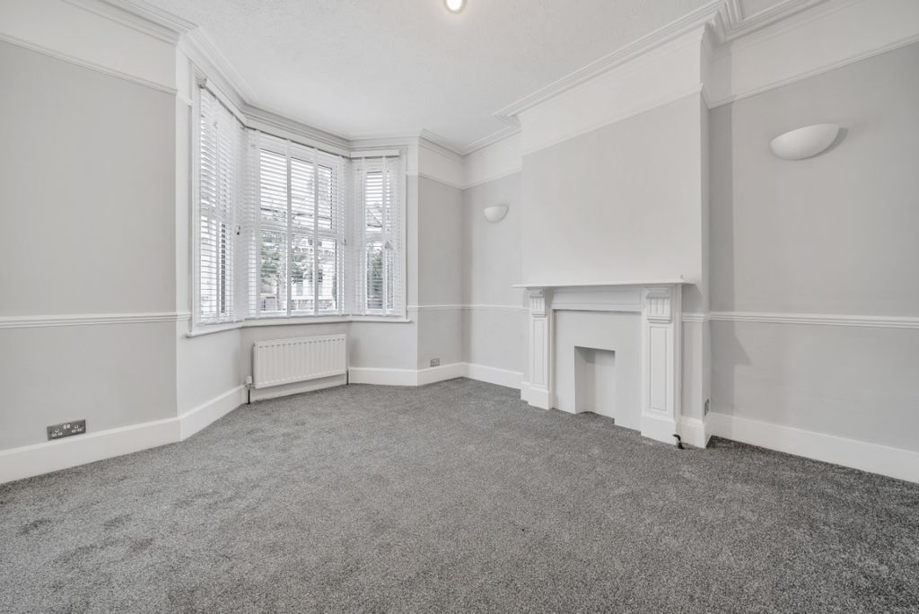 Property photo 1 of 6 Living Room