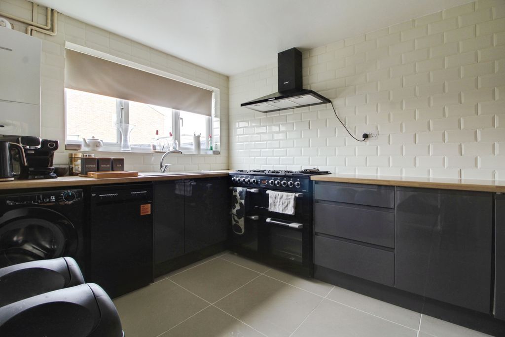 Property photo 3 of 12 Photo 11