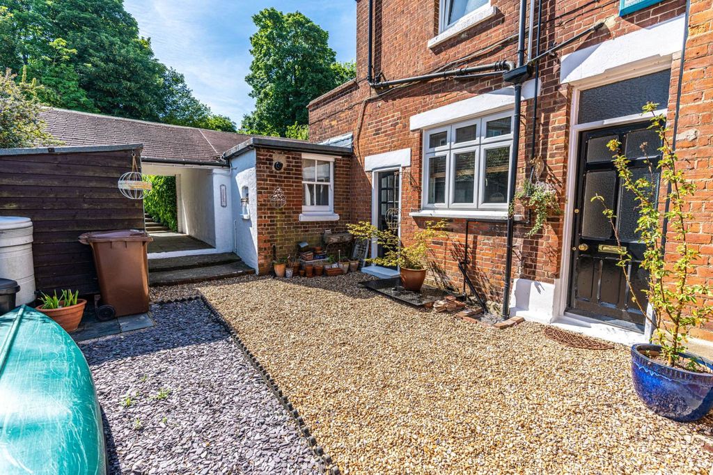 Property photo 3 of 11