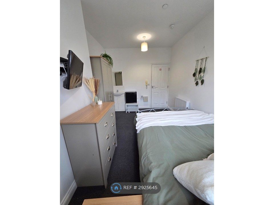 Property photo 3 of 17 Room 4 - £625Pcm