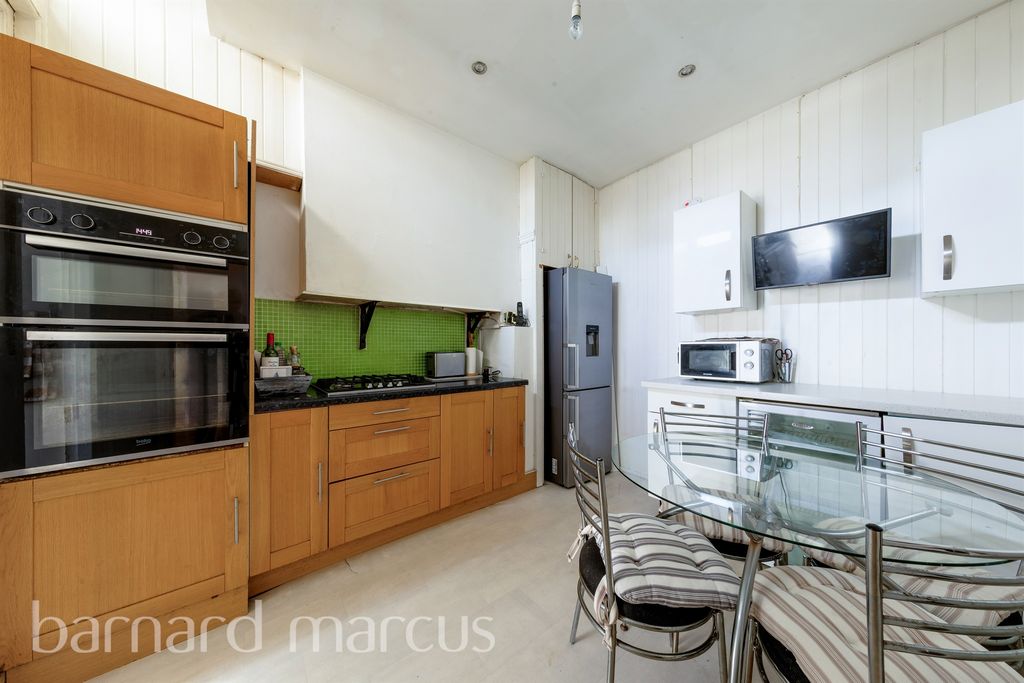 Property photo 3 of 12