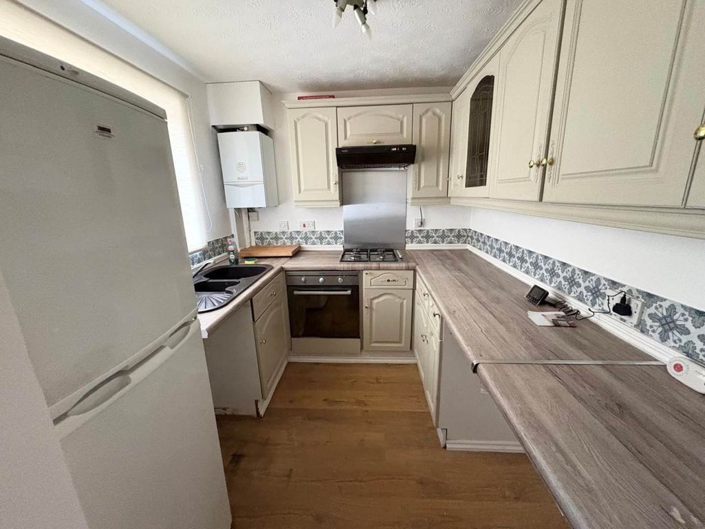 Property photo 2 of 6 Kitchen