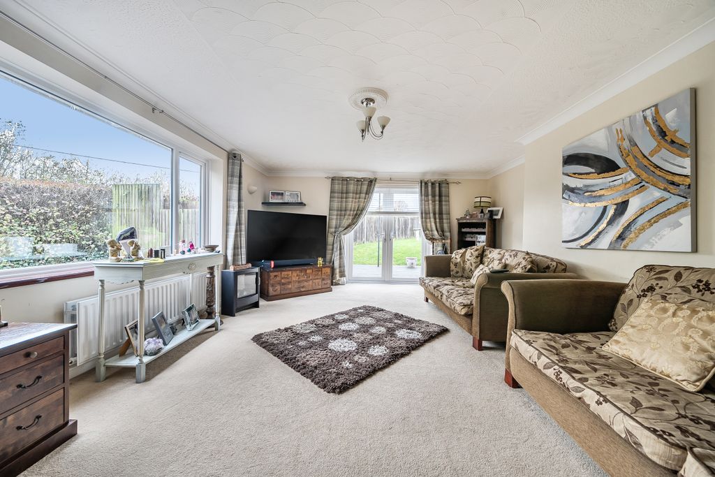 Property photo 2 of 41 Living Room