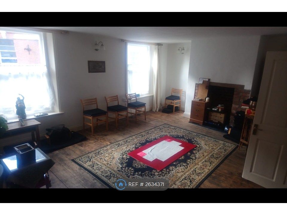 Property photo 1 of 8 Living Room