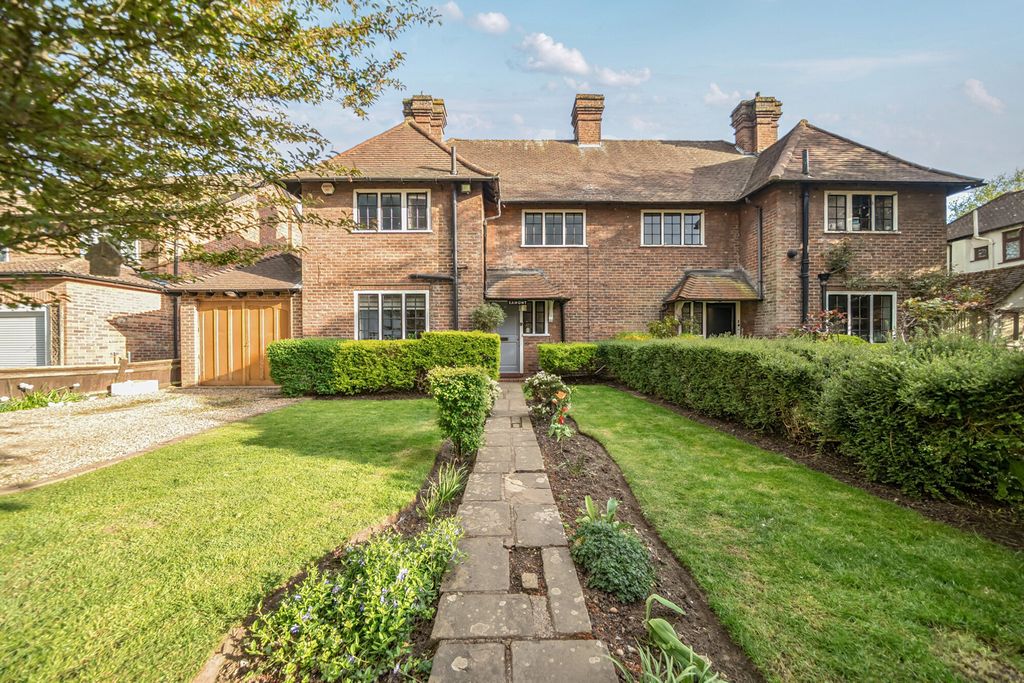 Property photo 2 of 19 Garden